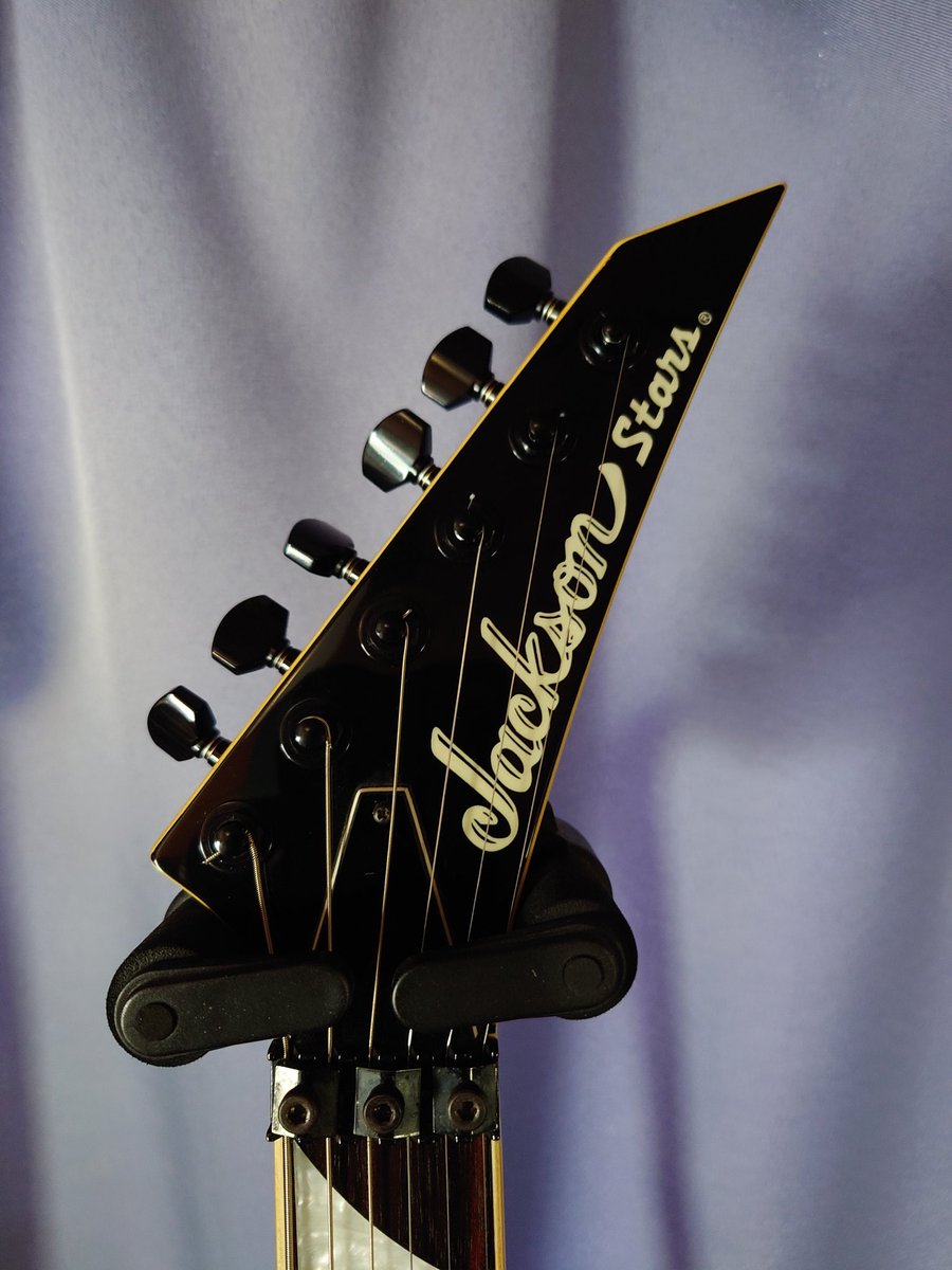 yoko_metal_head's tweet photo. 耳コピするとtab譜書くのは趣味なんで毎回こういうのやってます☺フル録り終えたので弦交換。今回初めてCOBALTシリーズ使ってみます🤔前からレギュラー〜半音はアーニーボールですがCOBALTは初。楽しみです☺半音下げ用のJackson Stars RR J2はすごくいいギターです🔥 https://t.co/92uJii5gCl