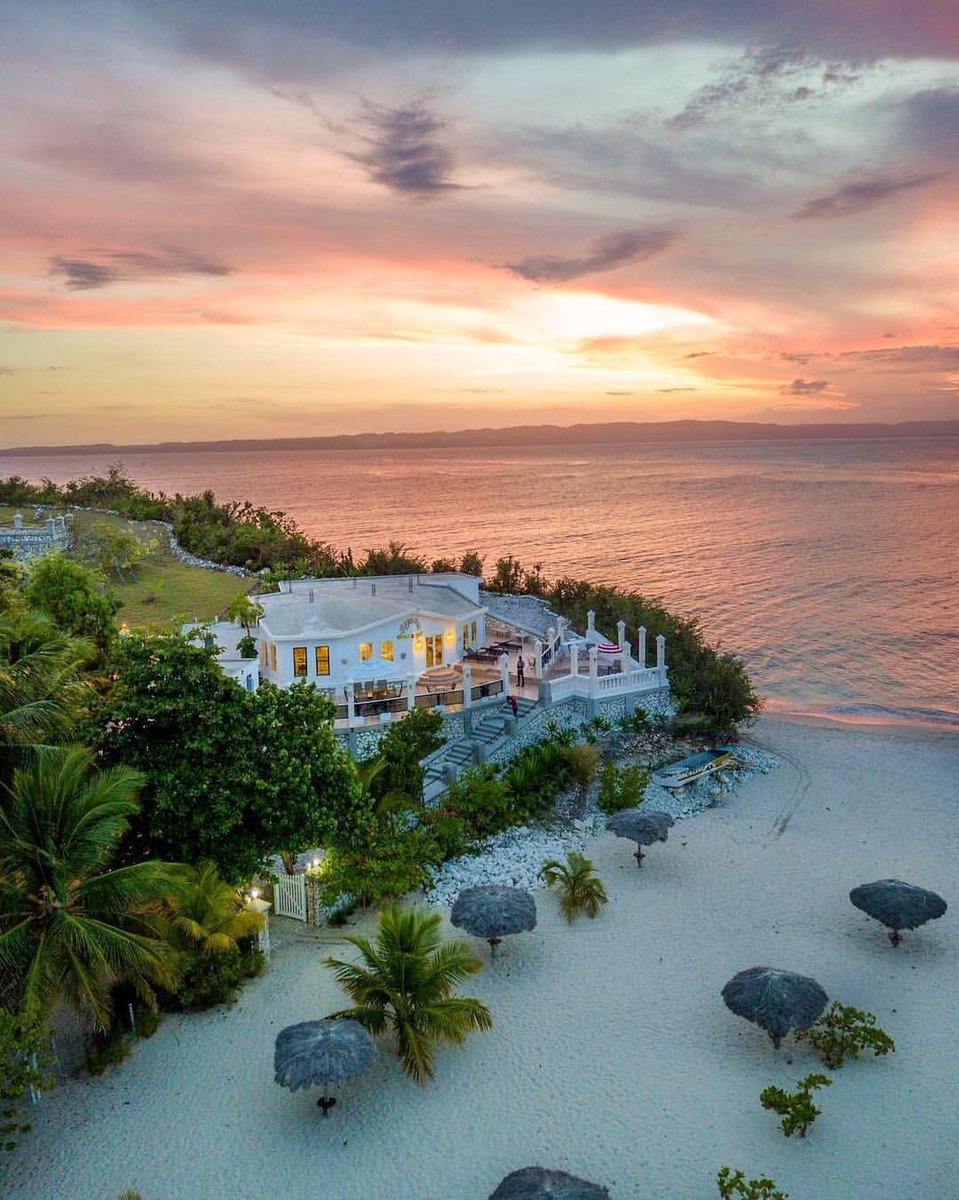 CiviqueEtmoral's tweet image. 📍Anse à L’eau, Île-à-Vache 🇭🇹

Yon ti kwen paradi nan depatman Sid la, kote lanmè ble a rankontre ak sab blan nan yon kalm ekstraòdinè. 🌊🏝️

Anse à L’eau se youn nan bijou natirèl ki fè fyète Ayiti, yon espas ideyal pou detann, dekouvri, epi konekte ak lanati.
EN #HAÏTI 🇭🇹