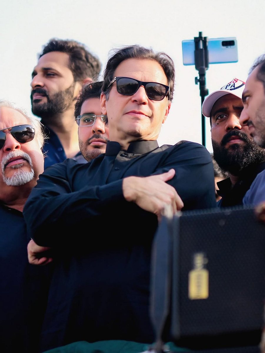 نہیں مروں گا، اب کسی جنگ میں یہ سوچ لیا 
میں اب کی بار عشق عمران میں مارا جاؤں گا

#اڈیالہ_کی_چابی_صرف_مزاحمت
<a href="/TeamiPians/">Team Insafians 𝗣𝗼𝘄𝗲𝗿</a>