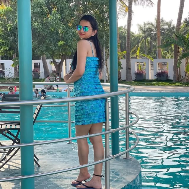 PreetiSharmaDel's tweet photo. Sun blazing, but I choose calm over chaos ☀️💦

Cooling off in the pool while reminding myself #Hydration, sunscreen, and breaks aren’t luxuries, they’re essentials. Stay safe this summer ✨

#प्रीति_वाणी ✍🏻 🩺 
#BeatTheHeat #StayHydrated #SummerCare #PoolVibes #StaySafe https://t.co/DHMjSRaLKt