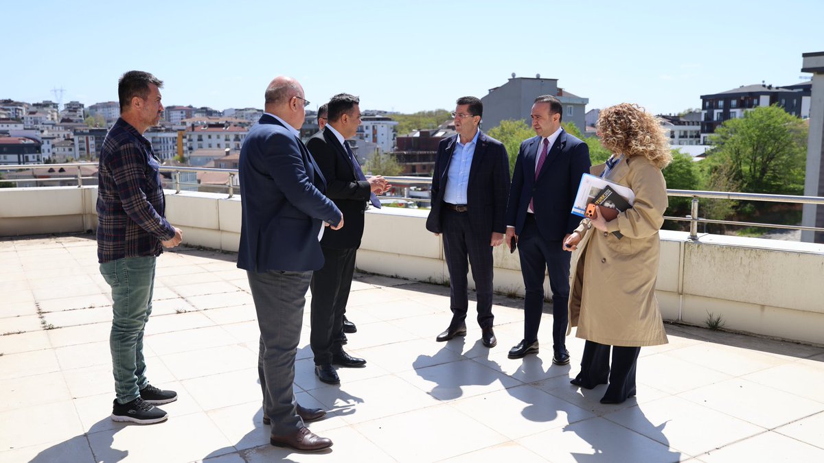 Alemdağ Kültür Merkezi’nde bizleri ağırlayan kıymetli bürokrat arkadaşlarımıza teşekkür ediyorum. İBB Destek Hizmetleri Daire Başkanı Selçuk Korkmaz ilgili bürokrat arkadaşlarımızla birlikte, Kültür merkezimizde hayata geçireceğimiz çalışmalar üzerine verimli bir görüş