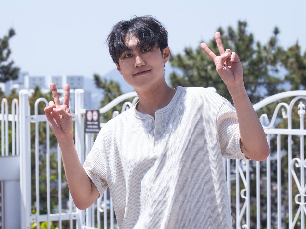 1KM_PIC's tweet photo. 260424 11:00
페이크북 퇴근길
앙상블 | 이지혁 배우

✌️✌️ https://t.co/Bx7T3er4CO