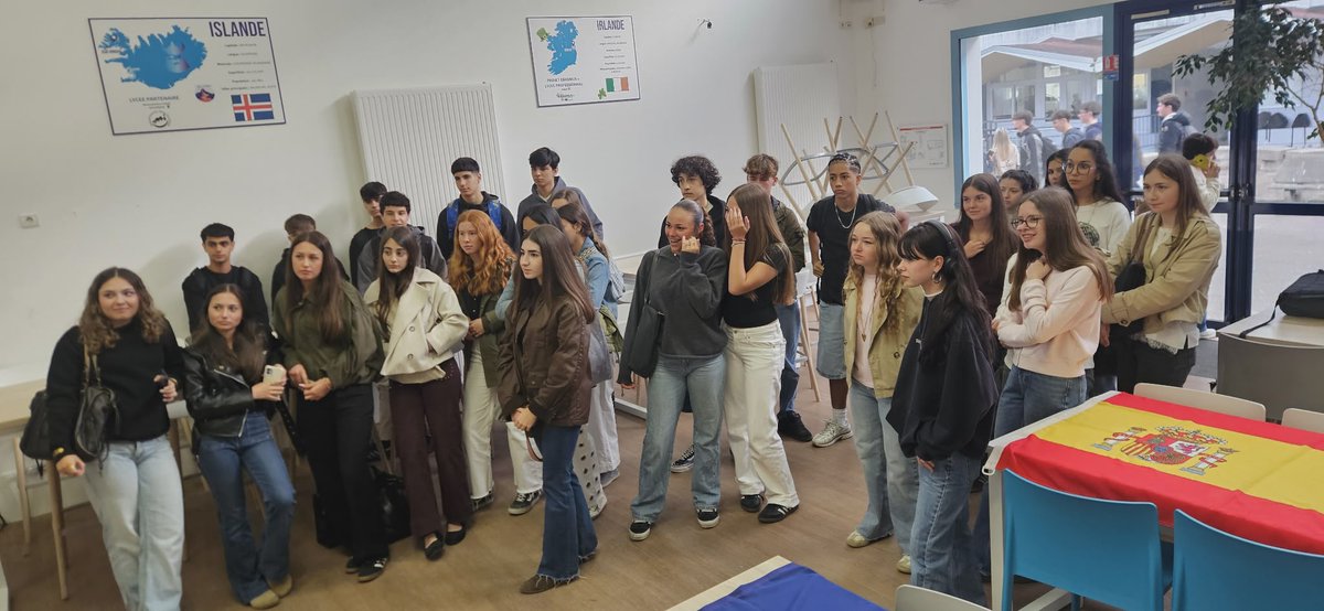 sfbafec's tweet photo. Visitando el colegio francés en Les Sables d’Olonne, nuestros alumnos conocieron sus instalaciones y compartieron momentos de intercambio educativo. Celebramos la colaboración y el aprendizaje compartido.
#LesSablesDolonne #SaintMarieduPort #Erasmus+ #sfbfec https://t.co/GHOAzB05BZ