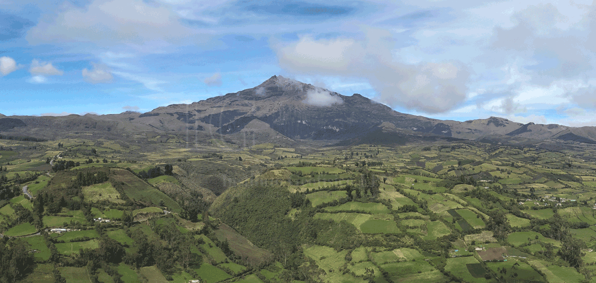 IGecuador's tweet image. INFORME ANUAL VOLCÁN CHILES No. 2025-001
LUNES 27 DE ABRIL DE 2026
Se ha publicado en nuestro sitio web. 

Ver informe: servicios.igepn.edu.ec/url/NzcwMg==
