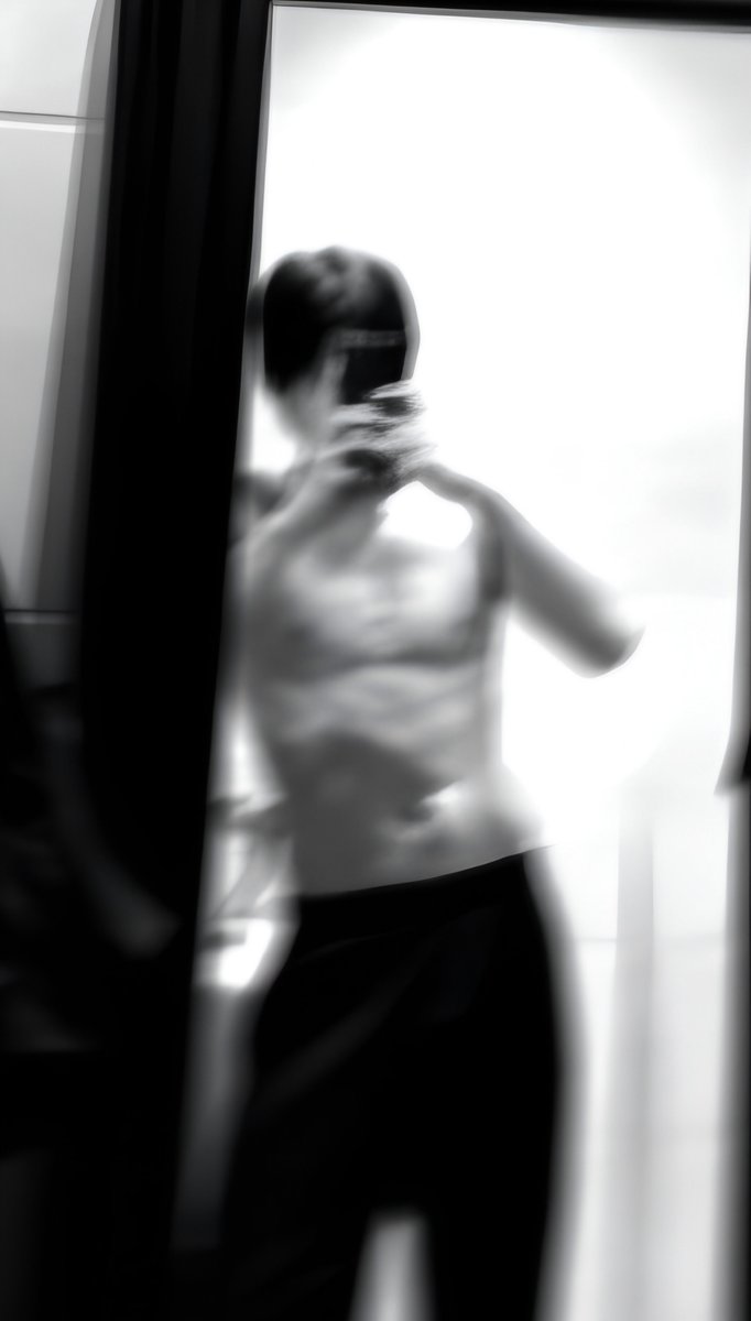 shopper_mm's tweet image. He still builds muscle exactly the same way as when he was Sarawat, and it’s adorable.🥺🤏🏻

#2gether #2getherTheSeries 
#bbrightvc @bbrightvc