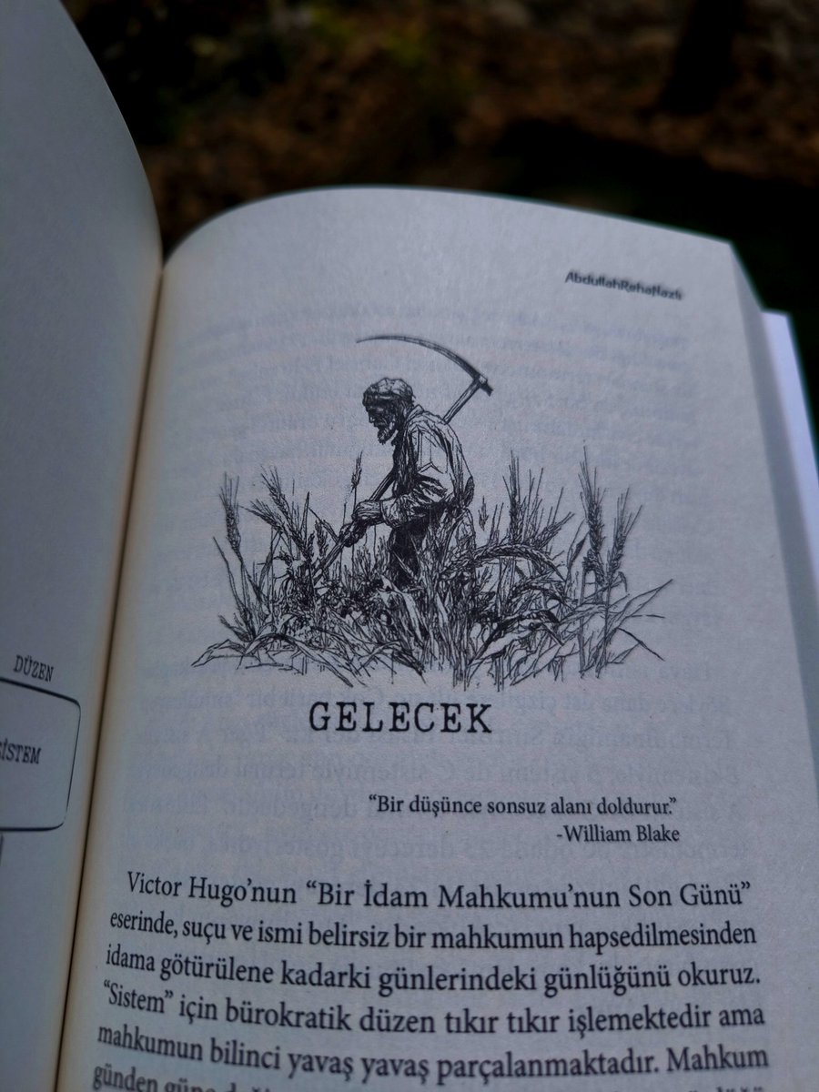 reha37's tweet photo. Harika. İnsanlar çoğunlukla geçmişte ya da gelecekte yaşıyor. Vaktinin çoğunu "şimdi" içerisinde geçirmiyor. 

Geçmiş yani anılar; limbik sistemin simülasyonu 
Gelecek; prefrontal korteksin simülasyonu 

Yani herkes kendi beyni içinde bir Cypher. Zion yerine Matrix'i tercih ediyor. Kendi beynimizde bile gerçekte değil simulasyonda yaşamayı tercih ediyoruz.