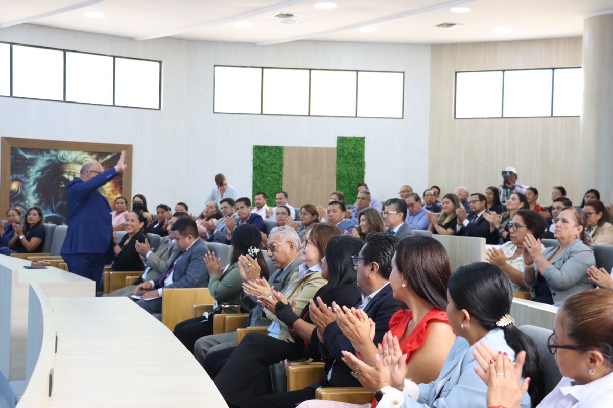 AHORA | Nuestra directora (e) #JuliaAguilar, acompañada de la funcionaria #SandraRivera, asiste al acto público de Rendición de Cuentas 2025 de la <a href="/UPSE_ec/">UPSE | Universidad Península de Santa Elena</a>. 

Destacamos el trabajo ejecutado por la Academia en pro del desarrollo de la provincia.