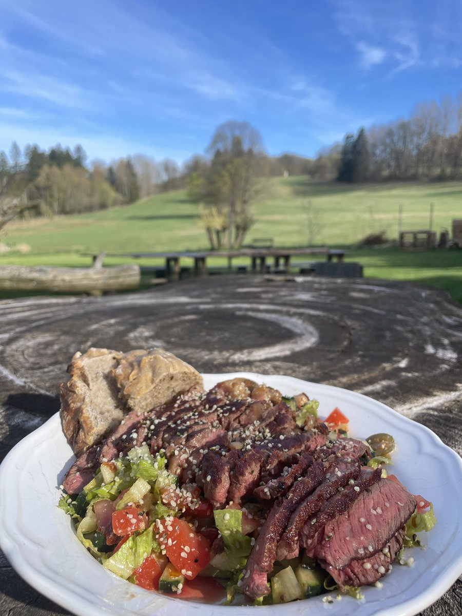 Karla Lhotakova tweet media