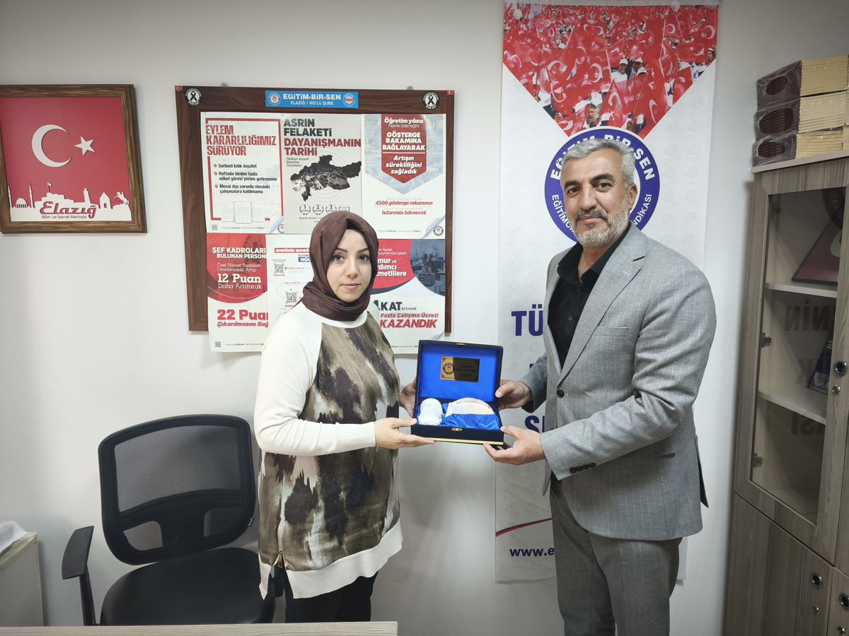 ebselazig1's tweet photo. İl Milli Eğitim Müdürlüğü temsilcimiz olarak görevlendirdiğimiz Şule Karakaya göreve resmi olarak başlamıştır. İlk üye yazımını da gerçekleştirip üye formunu başkanımız İbrahim Bahşi huzurunda imzalatan Şule hanıma teşekkür ediyor yeni görevinde başarılar diliyoruz. https://t.co/RoSpbfAcaU
