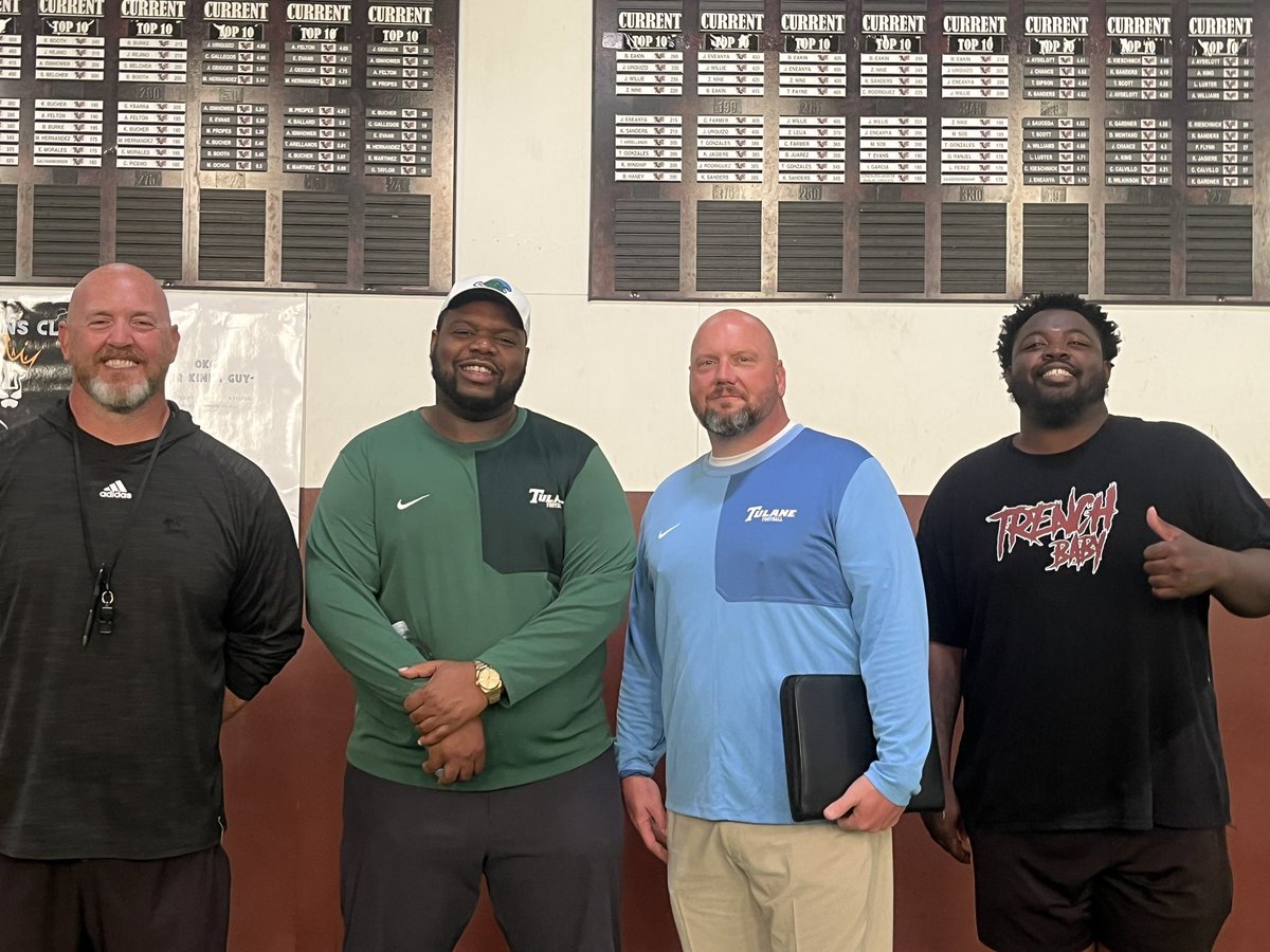 CoachBPayne's tweet photo. Thanks to @GreenWaveFB , @OLBeastCoach03 @CoachDomino_1  for stopping by Vernon HS this morning! #RECRUITTHEV https://t.co/JYdHN8cb1U