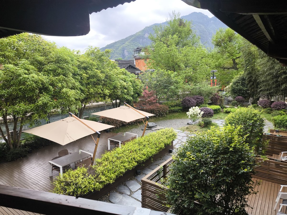 PantipTravel's tweet image. Yunshe หมู่บ้านน้ำใสสุดชิล แห่งมณฑลกุ้ยโจว กับรีสอร์ตชิคๆ ก่อนขึ้นพิชิตเขาฟานจิ้ง (Fanjingshan) มรดกโลก 💦🌳 

📌  pantip.com/s/ONuyH

#บลูแพลนเที่ยว #บลูแพลนเน็ต #Blueplanet #Yunshe #กุ้ยหยาง #กุ้ยโจว #เที่ยวจีน #เที่ยวต่างประเทศ