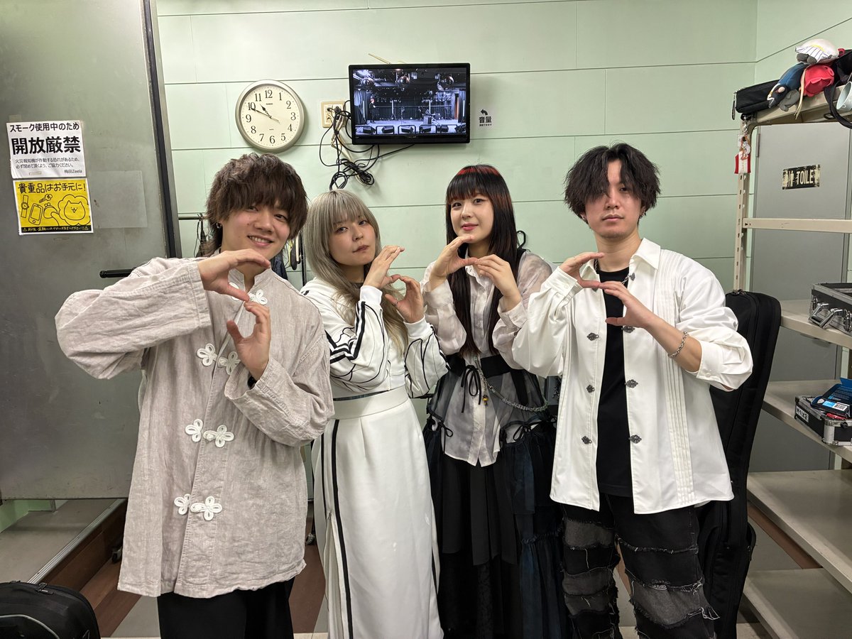 SchoolGirlsEnd's tweet photo. 2026.04.27@大阪-梅田Zeela

「Zeela pre. ムーンライトストライク」

💿セットリスト
1. トモエニ
2. 螺旋階段
3. 痛むつま先
4. ロストシー
5. ライカ
6. あの子
7. アノクシア

🎧セトリプレイリスト
https://t.co/fvqy6a0Siw

Support.
🎸アーサー(@ksy_gt)
🥁扇風太(@fuutaohgi) https://t.co/etgxybc3Qg