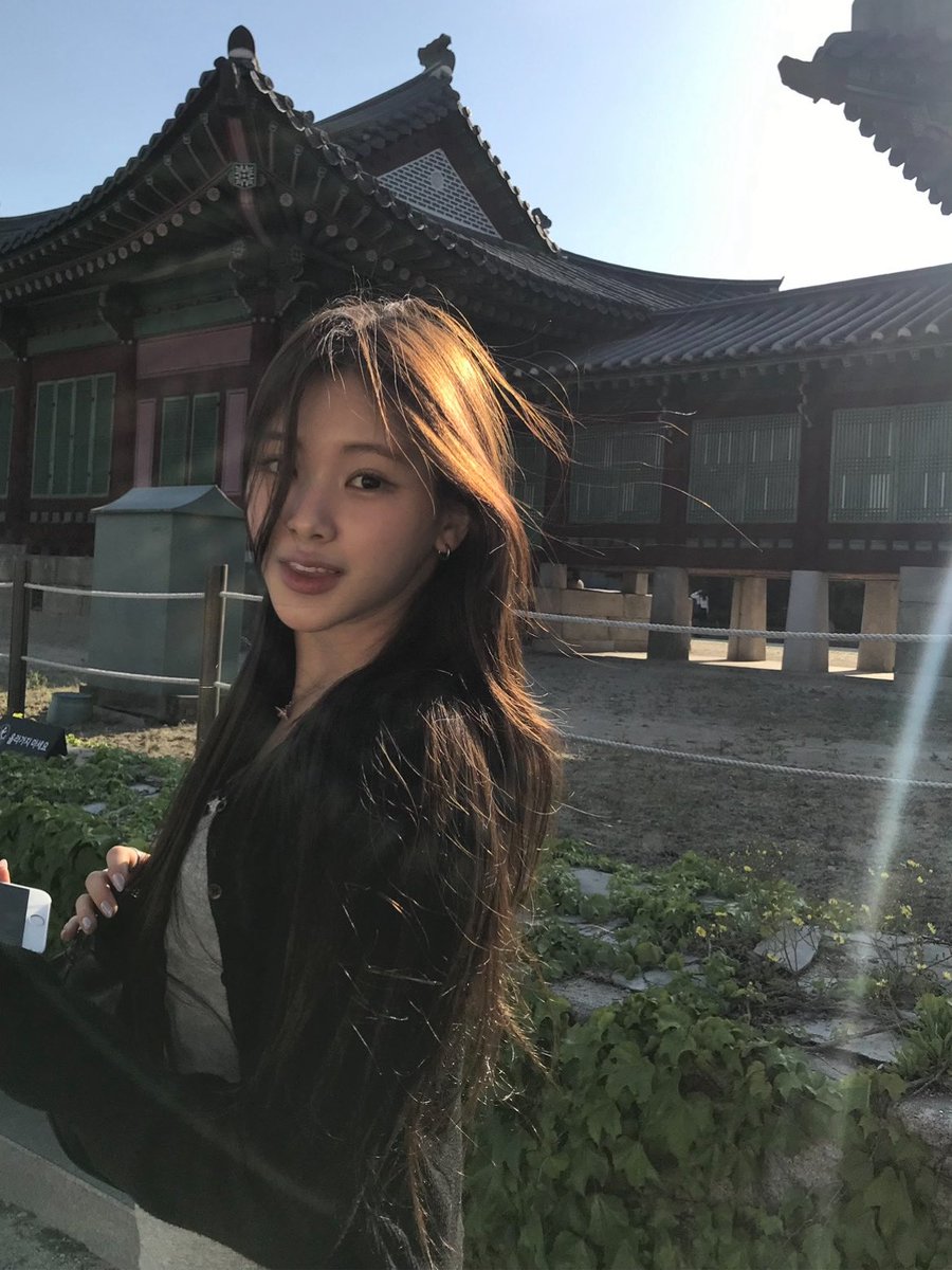 JOYicherry's tweet photo. 경복궁여시될거같음… 이현공주님 모셔 https://t.co/B2HfYZ7OdK