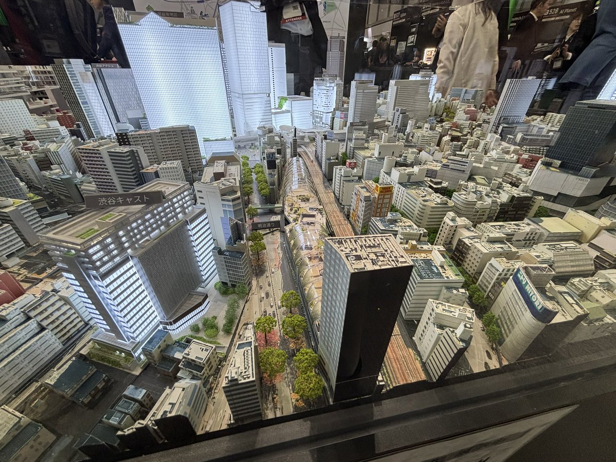 CustomerCloudJP's tweet photo. SusHi Tech TOKYO 2026へ。

渋谷の街のジオラマを発見！
これはずっと見ていられます🏙️

渋谷から世界へ。
Non-Destructive Innovation.
カスタマークラウド https://t.co/k51vatRPzC