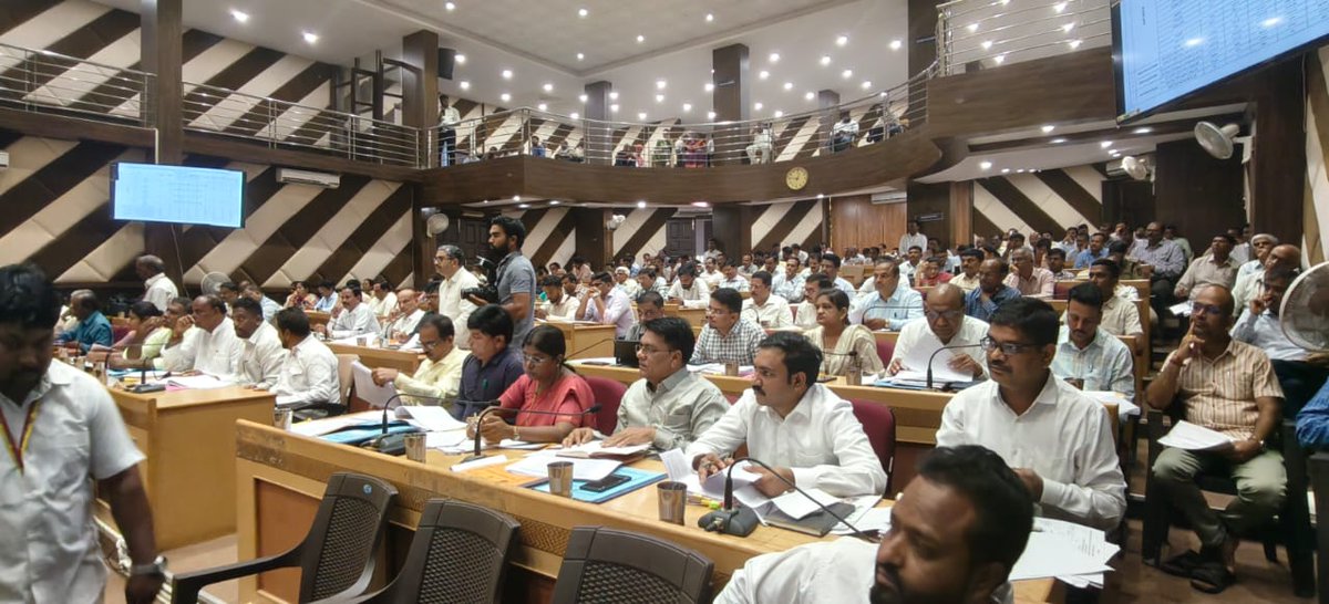 ಮಾನ್ಯ ಕಾರ್ಮಿಕ ಇಲಾಖೆ ಹಾಗೂ ಧಾರವಾಡ ಜಿಲ್ಲಾ ಉಸ್ತುವಾರಿ ಸಚಿವರಾದ ಸಂತೋಷ ಲಾಡ್ ಅವರ ಅಧ್ಯಕ್ಷತೆಯಲ್ಲಿ ಏಪ್ರಿಲ್  27 ರಂದು  ಜಿಲ್ಲಾ ಪಂಚಾಯತ ಸಭಾಂಗಣದಲ್ಲಿ 2025-26 ನೇ ಸಾಲಿನ ಮಾರ್ಚ್  2026 ರ ಅಂತ್ಯಕ್ಕೆ ಕೊನೆಗೊಂಡಂತೆ ಕರ್ನಾಟಕ ಅಭಿವೃದ್ಧಿ ಕಾರ್ಯಕ್ರಮಗಳ ಯೋಜನೆಯಡಿ ನಾಲ್ಕನೆಯ ತ್ರೈಮಾಸಿಕ ಕೆಡಿಪಿ ಪ್ರಗತಿ ಪರಿಶೀಲನಾ ಸಭೆ ಜರುಗಿತು.