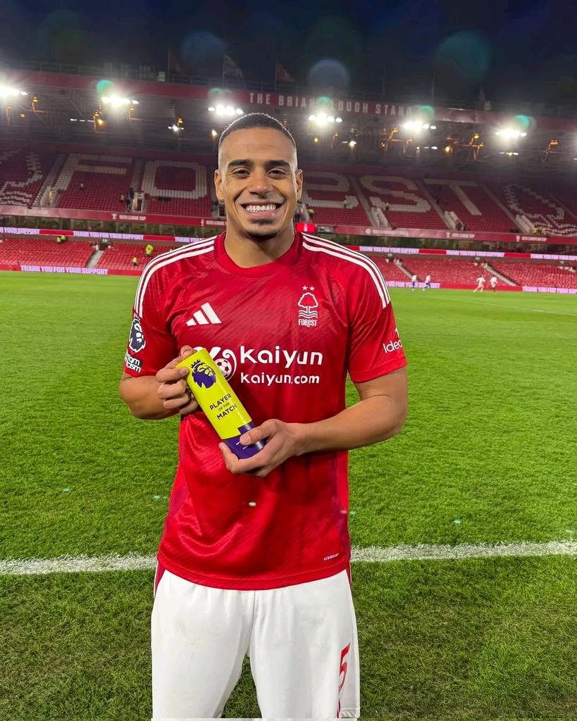 عَـزيِـز tweet media