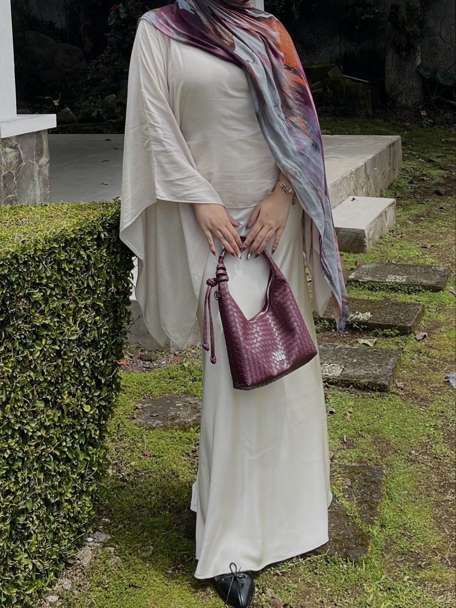 lesyeuxdinene's tweet image. preloved serene flowy top viscose by pany.id baru 2x pake bisa oren ya nego tipis #zonauang #preloved #zonauangㅤ