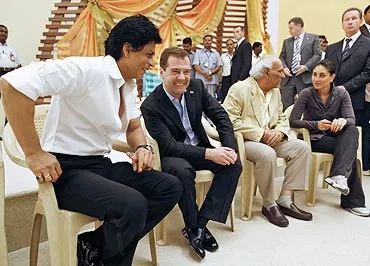 Not a Big Deal When the Actor is <a href="/iamsrk/">Shah Rukh Khan</a> 

Once Russian President Dmitry Medvedev, Visited YRF to Watch Ra-One Shooting for SRK, 

SRK Already Achieved Those things more Than a Decade Back-Which is Still a Dream for Other Actors.