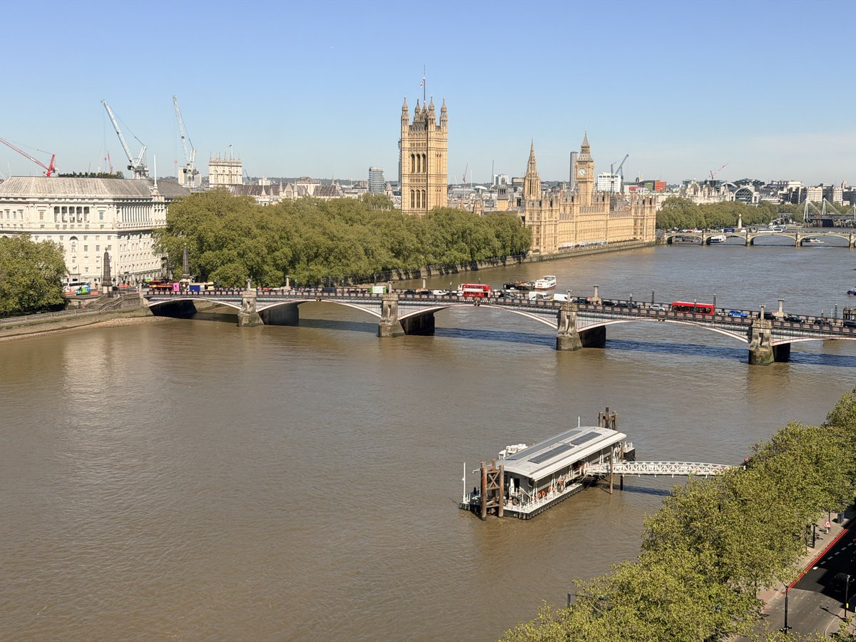 Did we get the proof in the pudding or what?! @b2becommerceworld was "shockingly well organised". 

A jam-packed event with hundreds of manufacturers and distributors learning about customer adoption, product data, digital maturity, technology, AI and digital transformation.