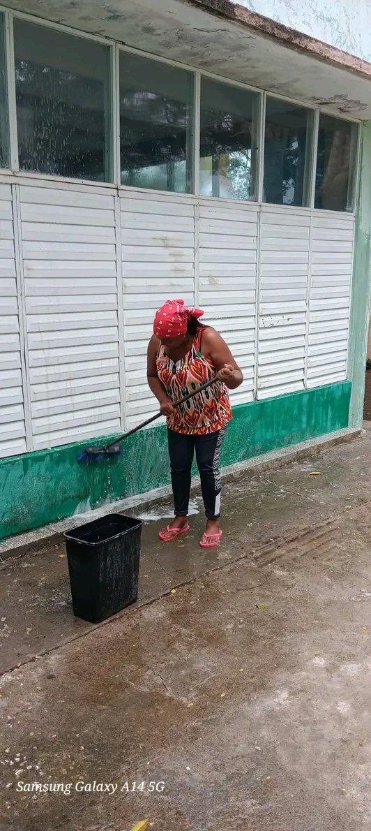LindoCircu19528's tweet photo. Como parte de las actividades por el Día Internacional de los Trabajadores, las docentes  del círculo infantil Lindo Amanecer 🌅  realizan el cambio de labor #LaPatriaSeDefiende 
#1roDeMayo 
#Trabajadores 
 #PrimeraInfanciaLT 
#PrimeraInfanciaJobabo
@nilser_pineda
@LorenzoOsbel https://t.co/NpEwX9eyOV