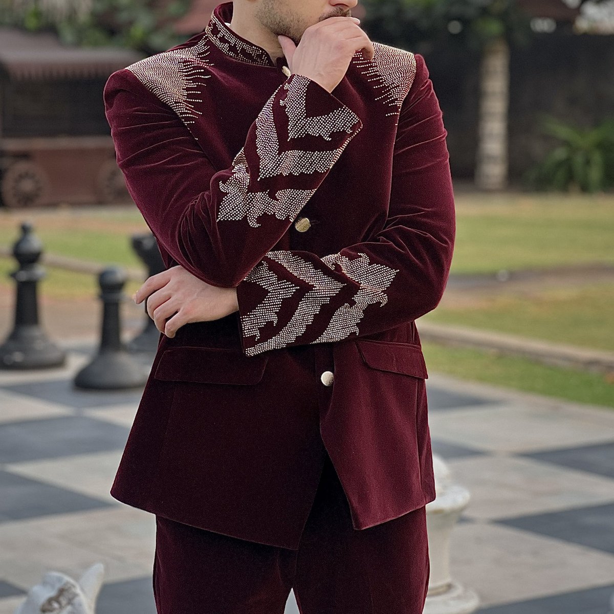 MFKhan_Suits's tweet image. 85 years of heritage, now refined for the modern world. 🏛️✨

Introducing The Monarch by MFK International. A signature ready-to-wear Bandhgala in premium maroon velvet with hand-stitched gold detailing.

🌍 Worldwide Shipping.
📍 Rednam Gardens, Visakhapatnam.

#MFKhan #Luxury