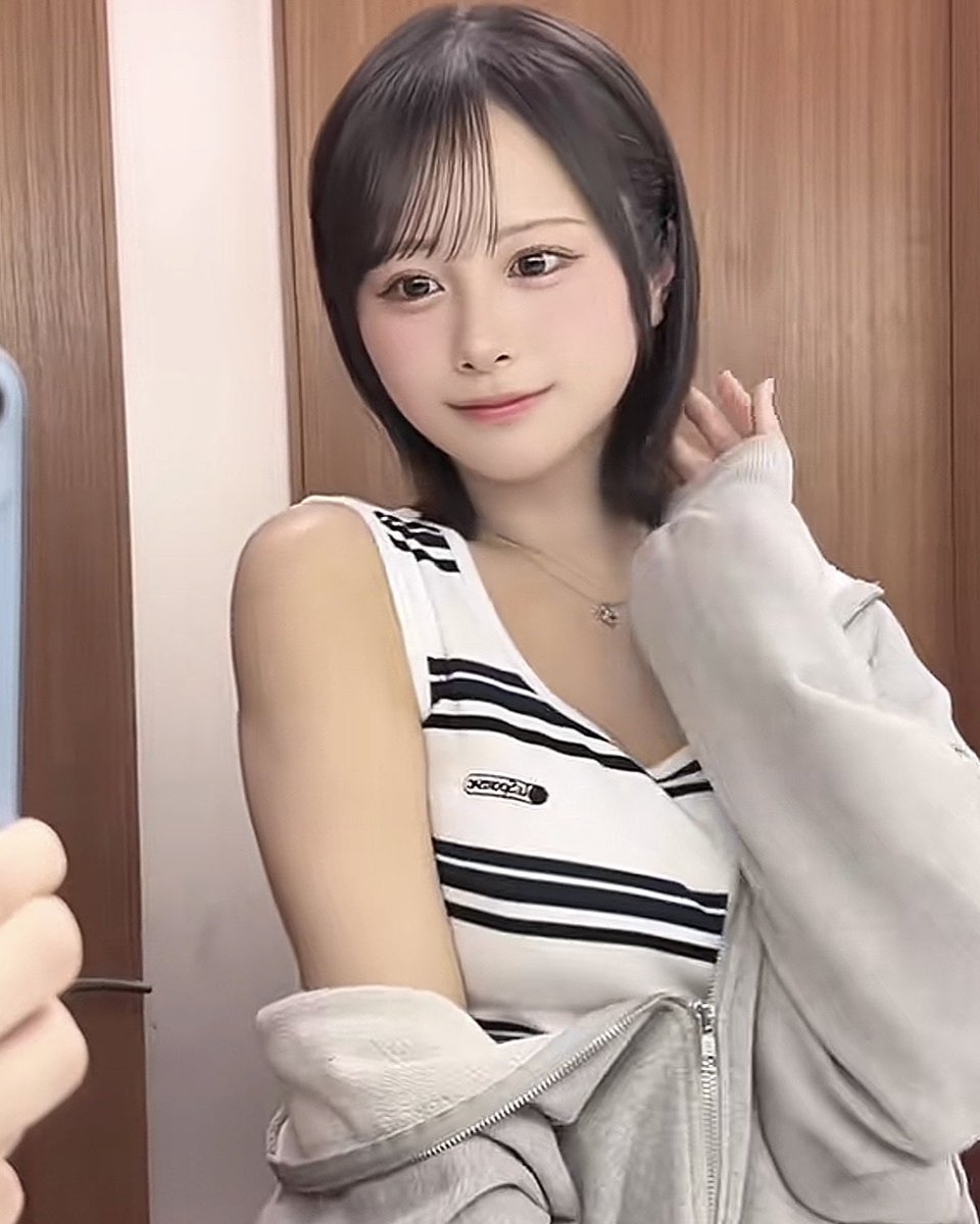 ともがみ tweet media