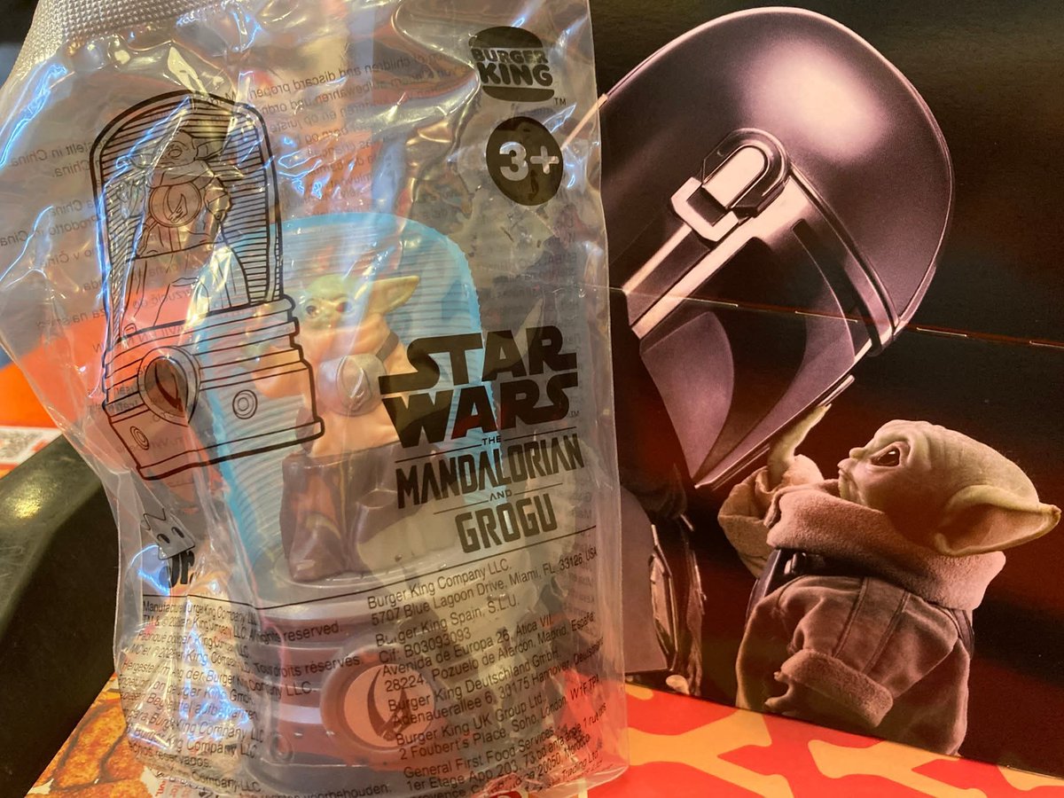 Restless_Ismadi's tweet photo. The child is now mine. Feels good to have a meal and yet support the movie at the same time. Thank you @SgBurgerking. 

#starwars #themandalorian #themandalorianandgrogu #singapore #lucasfilm #disney #burgerking https://t.co/0bvru17OYP