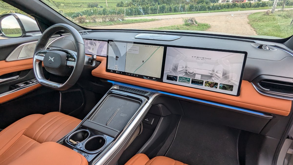 Tu peux pas toucher ton téléphone, mais les tablettes 75" pas de problèmes.