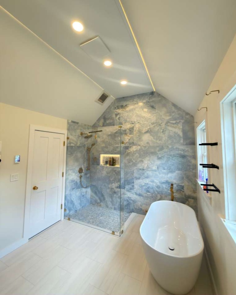 TargetPainting1's tweet image. Consistent maintenance helps extend the life of your home’s exterior surfaces 🎨! 
#exteriorpainting #carpentry #housewashing #sudbury #concord #Dennis #cape #capecod #targetpainting