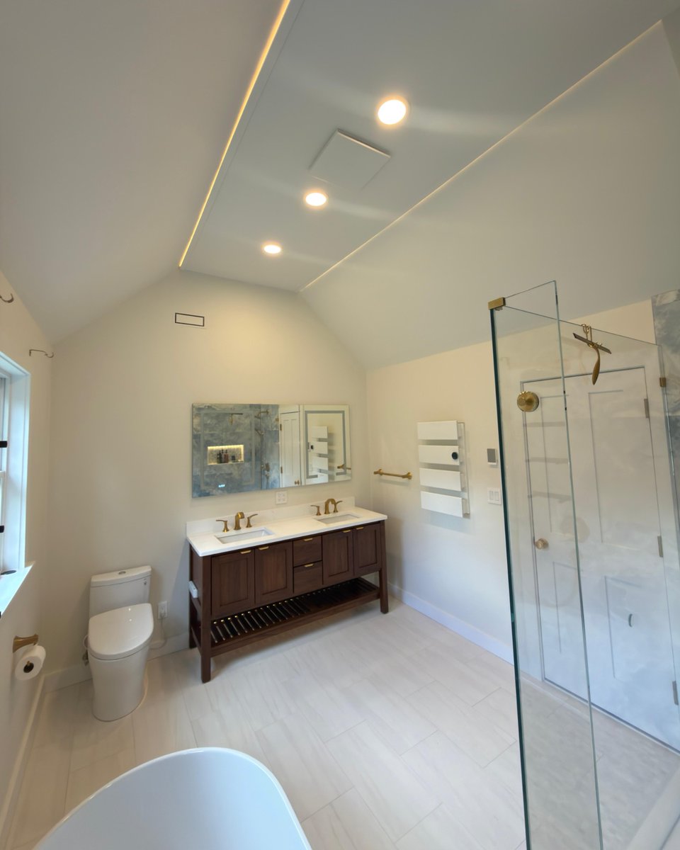 TargetPainting1's tweet image. Consistent maintenance helps extend the life of your home’s exterior surfaces 🎨! 
#exteriorpainting #carpentry #housewashing #sudbury #concord #Dennis #cape #capecod #targetpainting