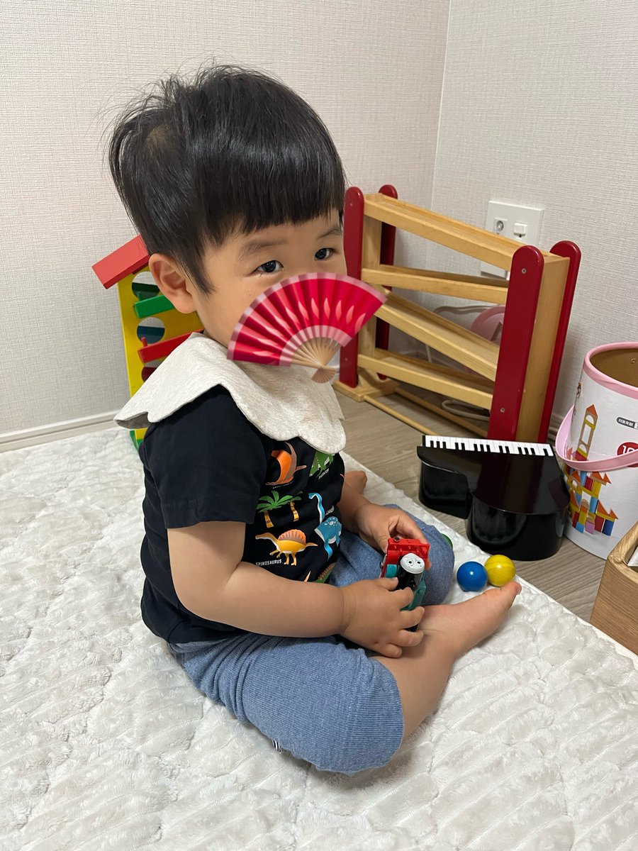 仕事から帰って
😎ただいまぁ〜‼️

と言うと、ゆっKMが
👦おかえりぃ〜❣️

と初めて言ってくれました👀✨✨😭👏👏👏✨✨

全身の痛みがとんでいくくらい嬉しかったぁぁ🥹👍✨✨

#おじケン育児日記📔