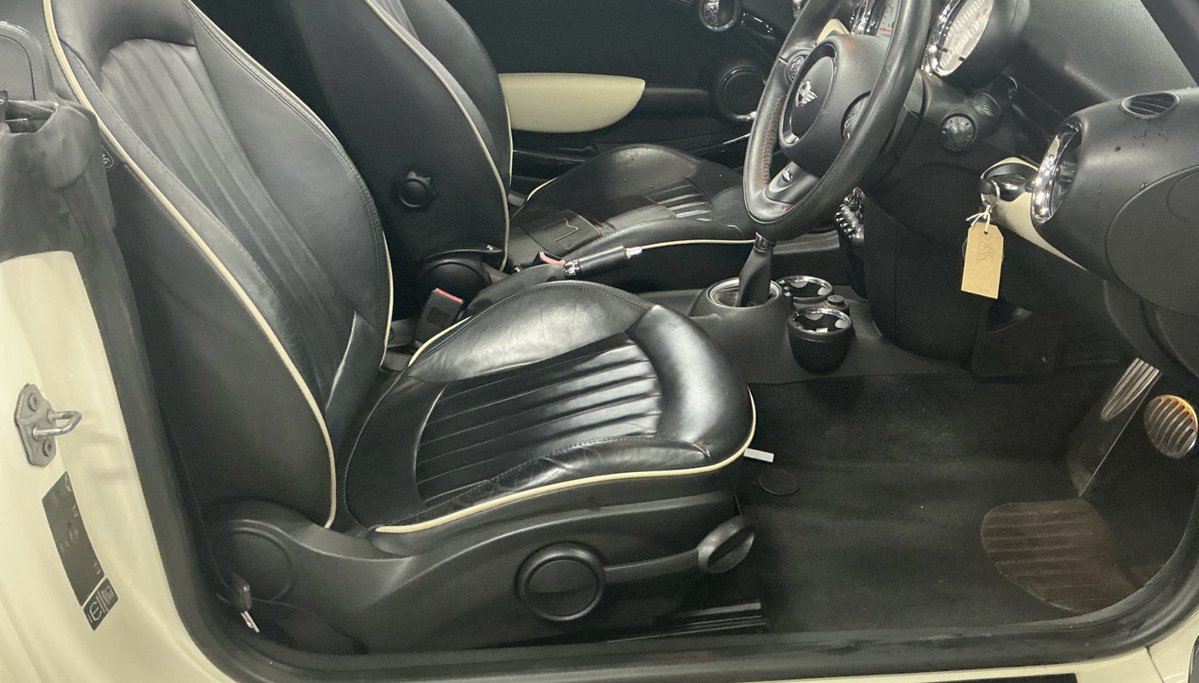 Londonmini1's tweet image. En Route to HQ
2012 Automatic Cooper S
Convertible 
Very Low Mileage
Every Possible Extra 
Full Details:Londonmini.net
#Mini
#Sell
#Buy
#Service
#Restore
#WeDeliver
#TheBestMinis