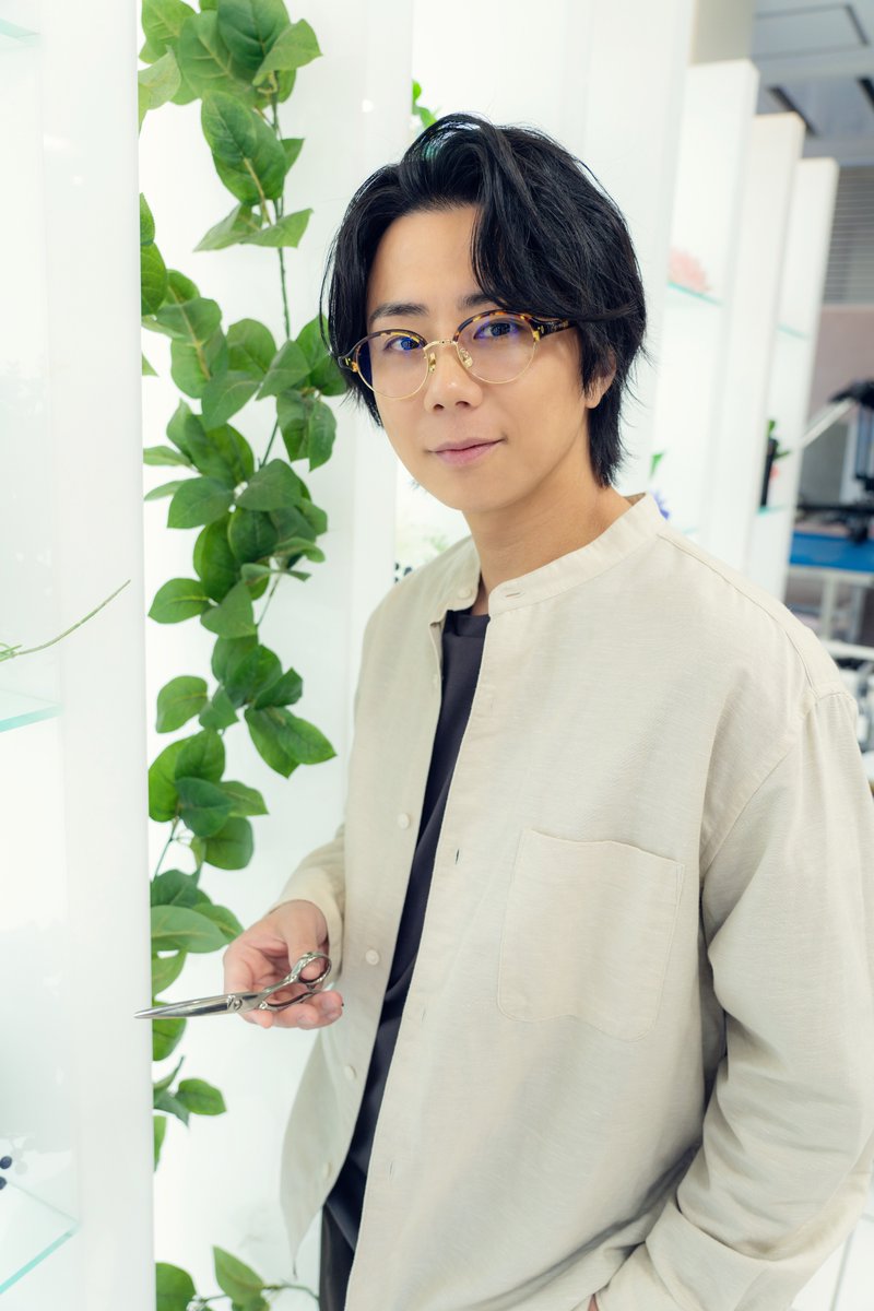 premiere23_tx's tweet photo. ━━━━━━✖✖
     𝐎𝐅𝐅 𝐒𝐇𝐎𝐓
✖️✖━━━━━

美容師 緒方(#北山宏光)
撮影中の一コマ😉📸

📺第𝟓話今夜𝟏𝟏:𝟎𝟔〜放送 
『#産まない女はダメですか？
DINKsのトツキトオカ』❤️‍🩹🧷

#TVer 全話見逃し配信は今夜𝟏𝟏:𝟓𝟒まで💫
https://t.co/QzEbK7wyUC
是非おさらいを！👀

#うまダメ https://t.co/jDSzPo9t4b