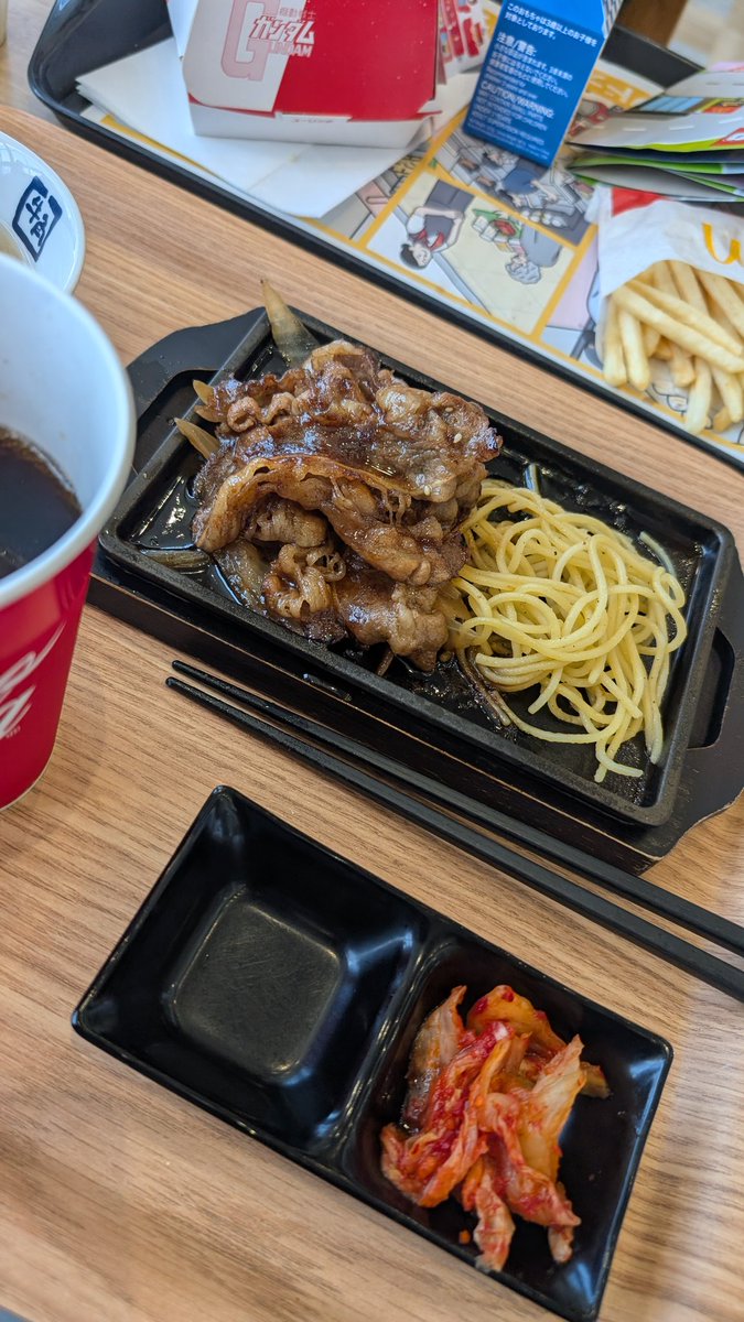menome_93's tweet photo. 先日羽生のイオンに息子と行ってフードコートの牛角食堂を食べてみた。副菜がもう少し彩りとボリュームあったら満足感あるんだろうなぁ。モヤシとかで下敷きしたらいいのになぁ。と思った。
５歳児の息子から、パパそれだけ？って心配される。 https://t.co/NgifVASw8L
