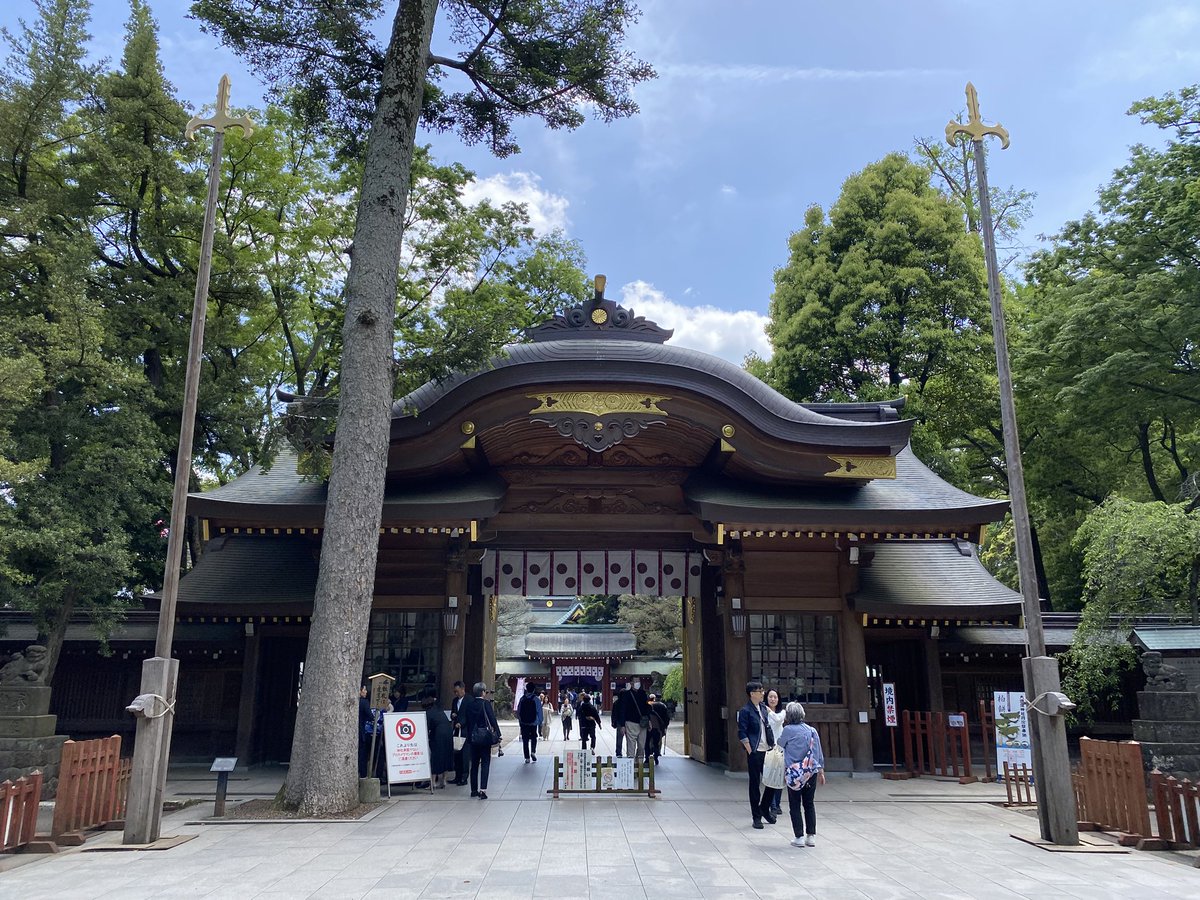 ThunderMarge154's tweet photo. 大國魂神社(東京都府中市)と御朱印
府中駅の南にあります 国道沿いの並木道から雰囲気がよく鳥居から隋神門までの木々が神聖さを感じさせます 街中なので静けさはなく人が多いです 隋神門内部は撮影禁止ですがまったく守られていませんが参拝にお勧めの神社です 御朱印は500円です #御朱印 #御朱印巡り https://t.co/RJv1KSG8as