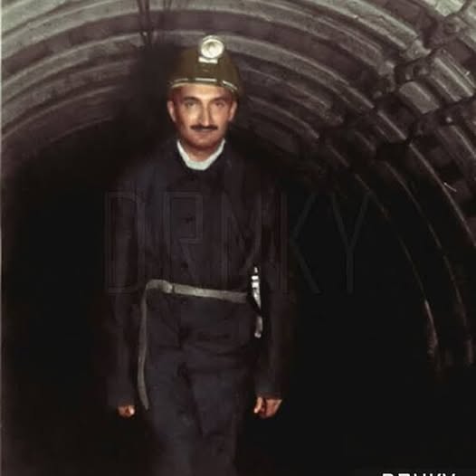 Bizim Madencilerle birlikte yerin altında olan Ecevit gibi liderlerimiz vardı.
Şimdi ise patronlarla birlikte madencilerimizin ekmeğini yiyen adamlara kaldık.