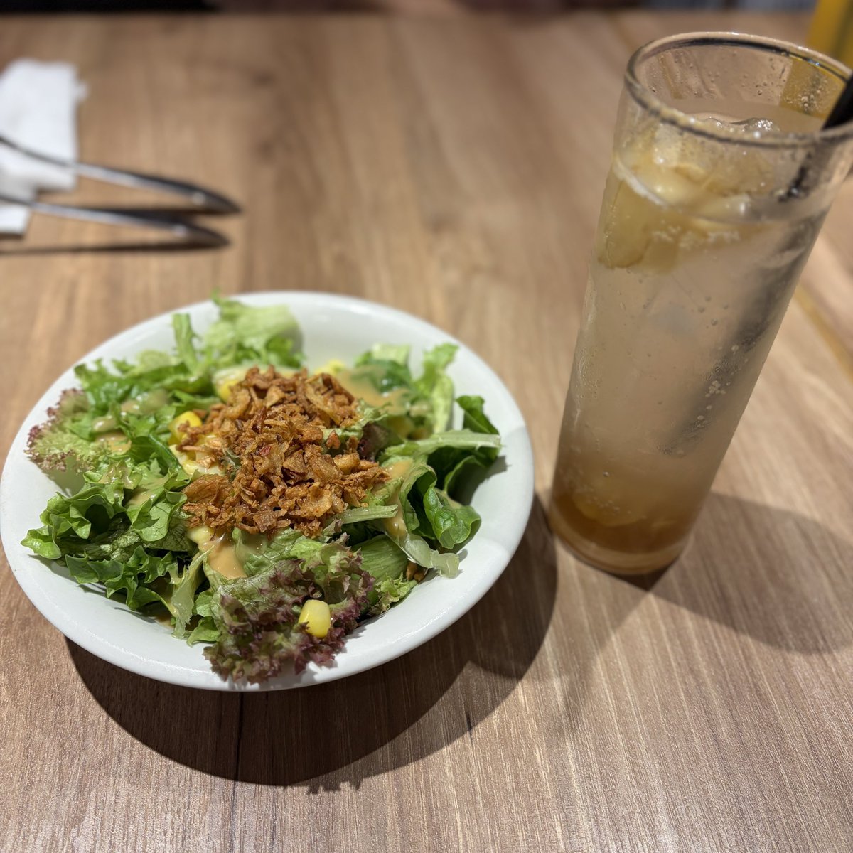 arainami0723's tweet photo. 手作りスパニッシュイタリアンと
クラフトビールが楽しめる
【CRAFT&amp;FARMERS 新百合ヶ丘店】🍝

『和牛手ごねハンバーグプレート』

『サーモンのレモンクリームパスタ』🍋
自家製ソースの生パスタこれ激うま✨

自家製ジンジャエールは生姜が
スライスされていて飲みやすかった

次はテラス席で🍻 https://t.co/uGDdaHe6UK