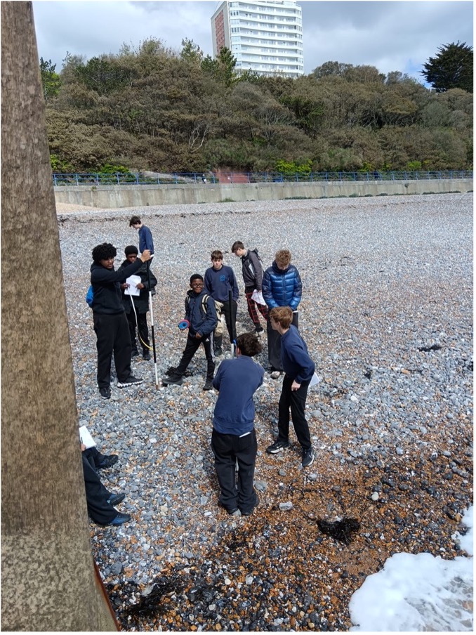 KingsdaleFS's tweet photo. Eastbourne seafront. Year 10 examined coastal defences in action and interviewed local residents on their effectiveness. Observation, questioning, recording. Primary data from a managed coastline. If you work in coastal engineering or environmental planning, DM us. https://t.co/i1jf0WqKqq