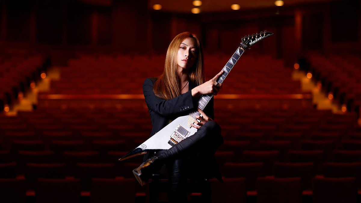 young_guitar's tweet photo. Ryoji、クラシック曲のメタル・アレンジ作『Dragonbird Symphony - Prologue』発売「どこまでギターで再現できるのか考えながら作っていきました」 
https://t.co/NEqrpgbPqT
ヤング・ギターWEBインタビュー前編 https://t.co/SoYZ6TFtbQ
