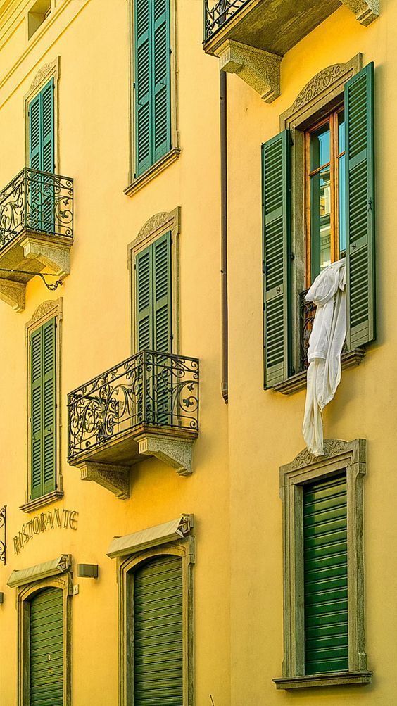 MozartCultures's tweet photo. italian yellow vibes https://t.co/tkCwVcDpu6