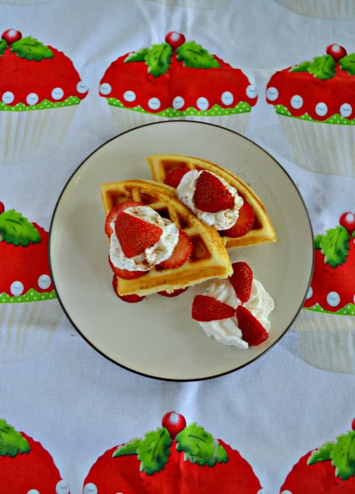 HezziD's tweet image. These Strawberry Shortcake Waffles start with fluffy vanilla waffles piled high with juicy strawberries and finished with a dreamy cinnamon whipped cream. This is basically dessert for breakfast!
#Waffles #Brunch #Strawberries
hezzi-dsbooksandcooks.com/strawberry-sho…