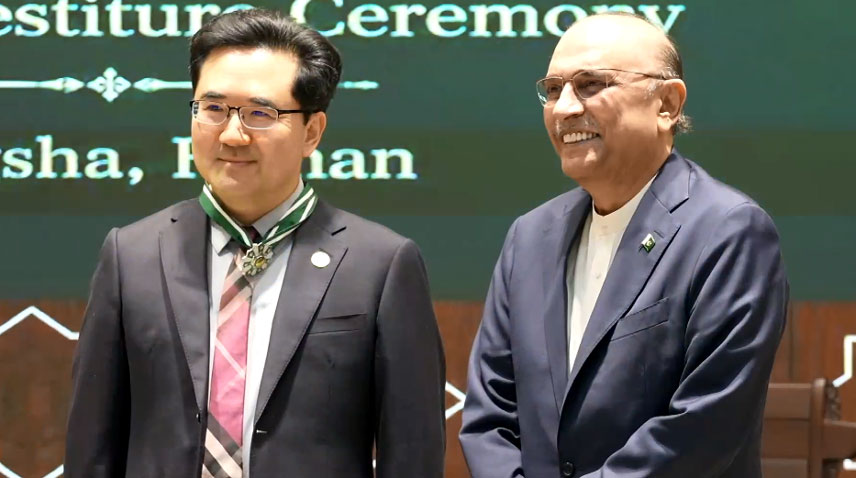 DostiFM98's tweet image. صدر مملکت نے چینی پروفیسر پان ژیانگ بن کو ستارۂ پاکستان سے نواز دیا

صدر مملکت آصف علی زرداری نے چینی  پروفیسر پان ژیانگ بن کو شعبہ امراضِ قلب میں خدمات اور پاکستان میں مریضوں کے لیے نمایاں کردار کے اعتراف میں ستارۂ پاکستان سے نوازا ہے۔
#china #pakistan #DostiFM98