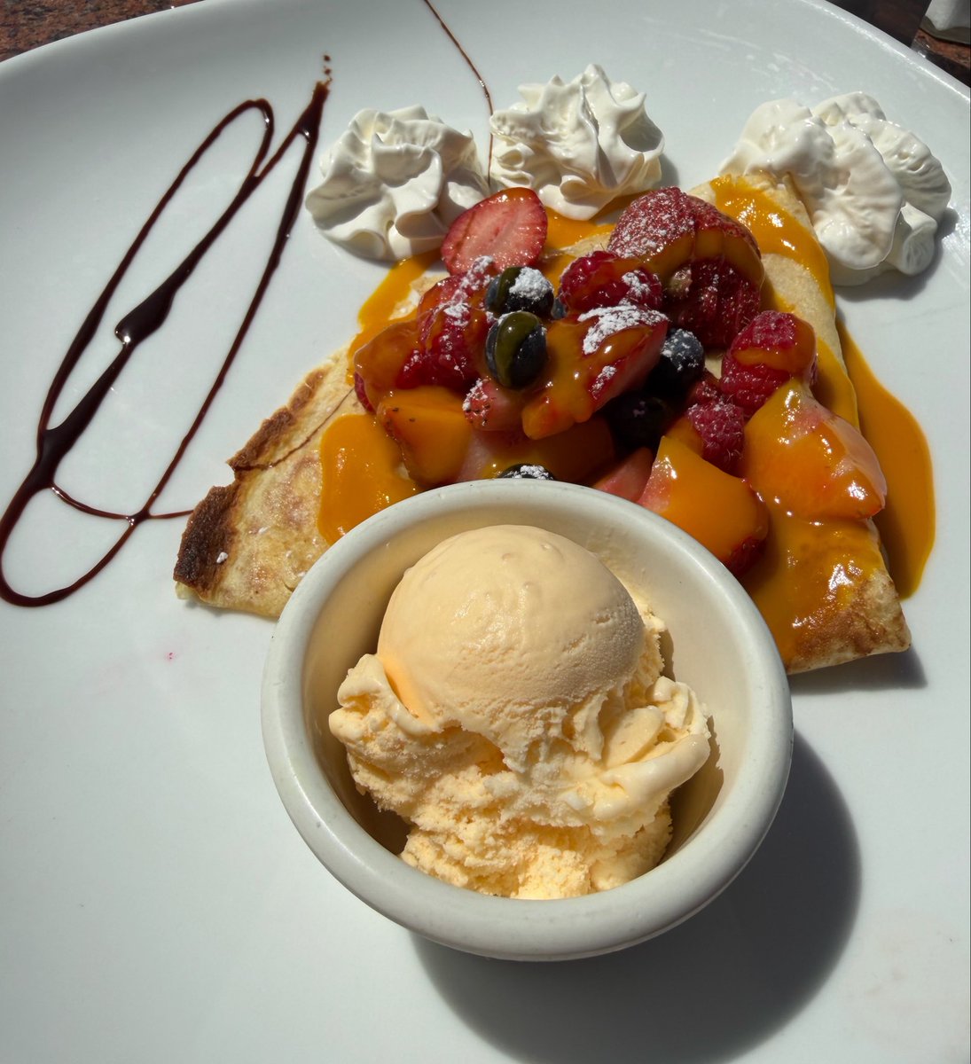 executivemaven's tweet image. Perfect weekend ! 🌊✨  yoga by the shore, peaceful meditation, indulged in delicious local food and explored amazing art galleries. Grateful for the beauty and creativity here! #LagunaBeach #WellnessDay #OceanVibes #familylove