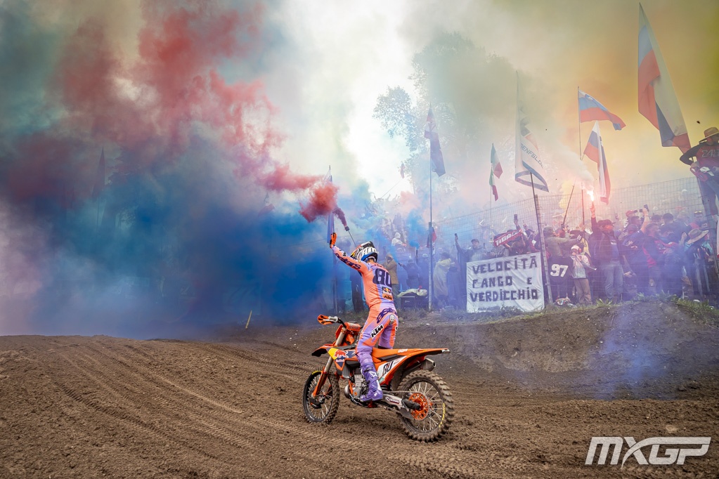 mxgp's tweet image. Sighting lap magic 🎆

#MXGP #MX #Motocross #Motorsport