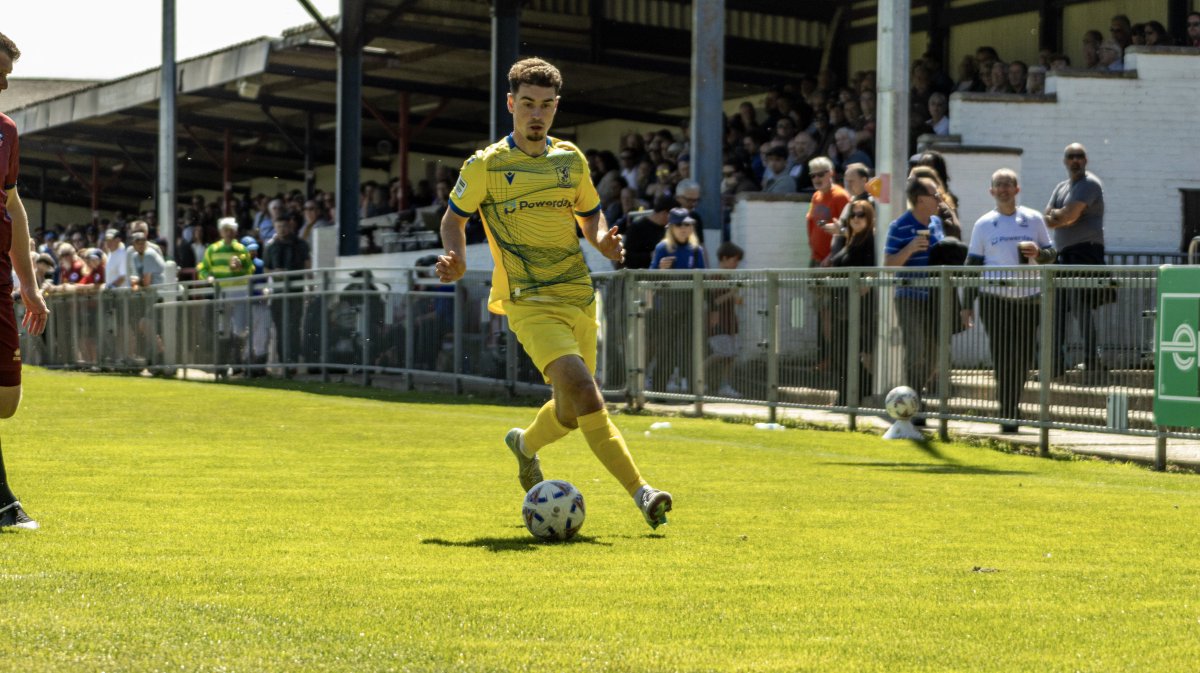 ETFCOfficial's tweet photo. 𝟭𝟬𝟬 𝗨𝗽 𝗳𝗼𝗿 𝗕𝗶𝗹𝗹𝘆

Congratulations to Billy Leonard who reached his 100th Appearance for the club at Saturdays game against Hampton and Richmond.

Congratulations Billy💙

#UpTheTown https://t.co/XdOl1Z7I47