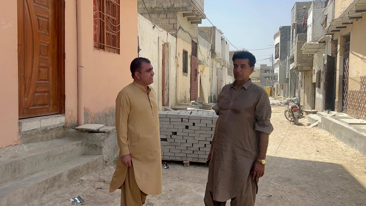 BadshahPPPPYO's tweet photo. چیئرمین ٹاؤن میونسپل کارپوریشن صفورہ راشد خاصخیلی کی قیادت میں دریا خان رند گوٹھ میں جاری ترقیاتی کاموں کا صدر پاکستان پیپلز پارٹی پی ایس 98 بشیر احمد خاصخیلی نے صدر پیپلز یوتھ آرگنائزیشن ضلع شرقی بادشاہ چانڈیو کے ہمراہ تفصیلی جائزہ لیا۔
#TMCSafoora https://t.co/mKxsGQU6xJ