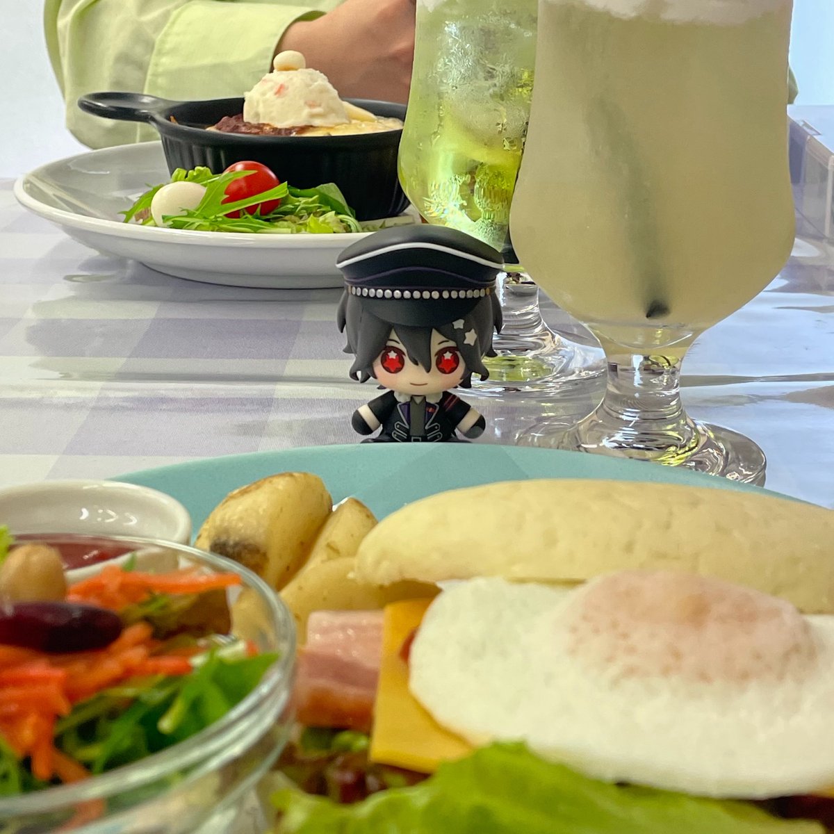 sumeshi__jp's tweet photo. コラボカフェやっと行けてうれしい〜🐰🌷 https://t.co/3kBgukC8kW