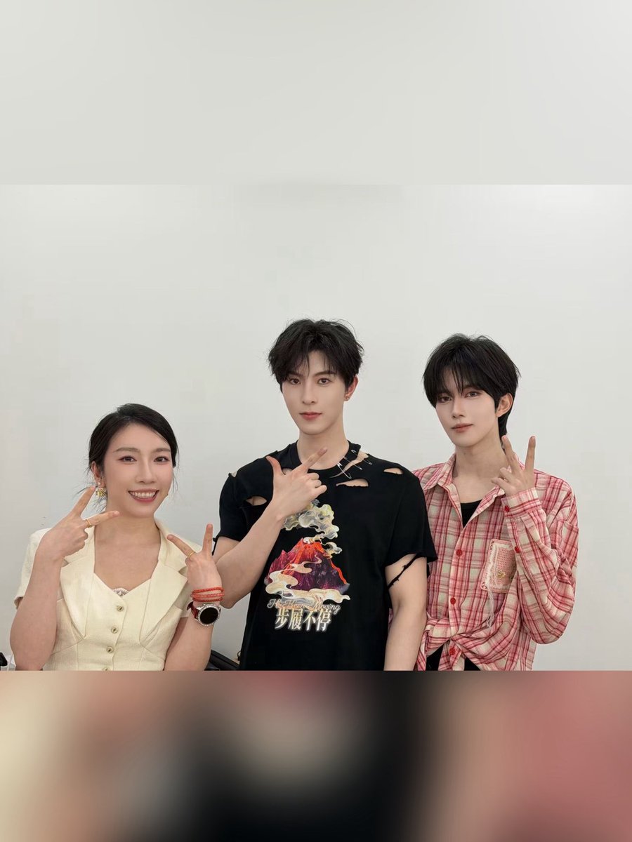 torfun10676401's tweet photo. HBD to 黄鼎杰
🎂这场活动真的一个词:用心!满满细节,满满感动。邱邱也准备了很多小巧思和惊喜给大家,连我这个主持人都觉得感动不已。而且整场活动甜度极高,希望大家都看得很开心!也祝愿邱邱越来越好,生日快乐🎂 #萧泰后 #พิธีกรทอฝันพิธีกรจีน #mctorfun #พิธีกรภาษาจีน #邱鼎杰曼谷生日会 https://t.co/nFc8fAXGC4