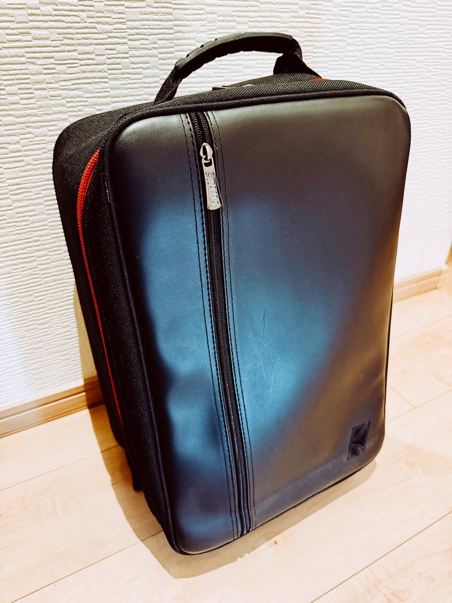 kinaming's tweet image. 持ち出してナンボのEAD50
いろいろケースを試してみたらTAMAのツインペダルケース（PBP210）がシンデレラフィット✨
マウントアダプターも付けたままで大丈夫だし、なんならアドオンマイクやケーブルもまだまだ入る！迷える同志達へ共有！
#EAD50
#YAMAHA
#PBP210
#TAMA

amzn.to/4ucb12S