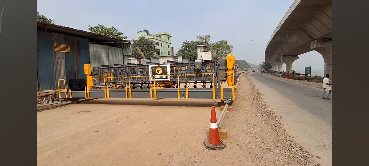 Work Progress of Widening and construction of 4 Lane from Bhadra Ghat to Deedarganj .

Concrete Road Paver Machine will be used in this Project.

Total Length: 7.8 km
Construction Agency: M/s Fortune Group
Cost: ₹158.4 Cr 
Completion Deadline : 26.09.2026